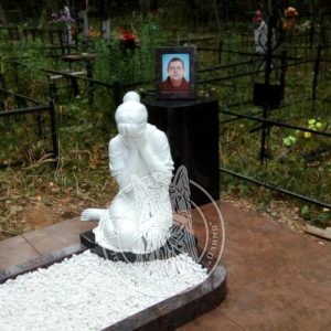 скульптура скорботної матері