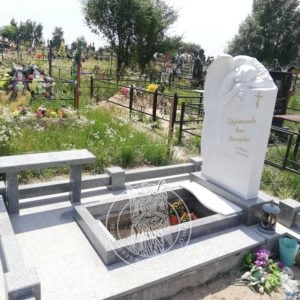 Квітник із граніту Янцеве