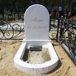 Дитячий мармуровий пам'ятник у м. Ірпінь
