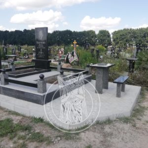 Памятник из гранита мужчине