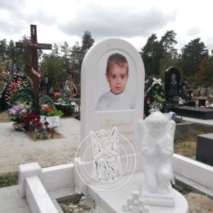 Мармуровий дитячий пам'ятник з янголятком