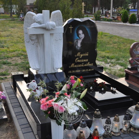 Заказать и купить мраморные и гранитные памятники с доставкой во Львов, Львовская область.