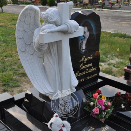 Заказать и купить мраморные и гранитные памятники с доставкой во Львов, Львовская область.