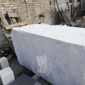 Мраморный блок под скульптуру или памятник