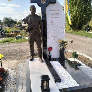 Пам'ятник військовому ЗСУ зі скульптурою