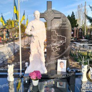 Памятник ЗСУ со скульптурой