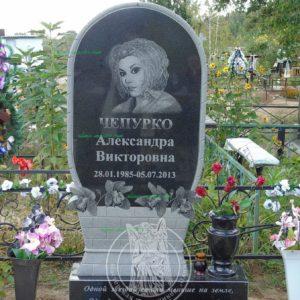 одинарный памятник с цветами