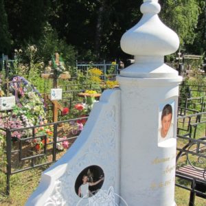 памятник с куполом из мрамора