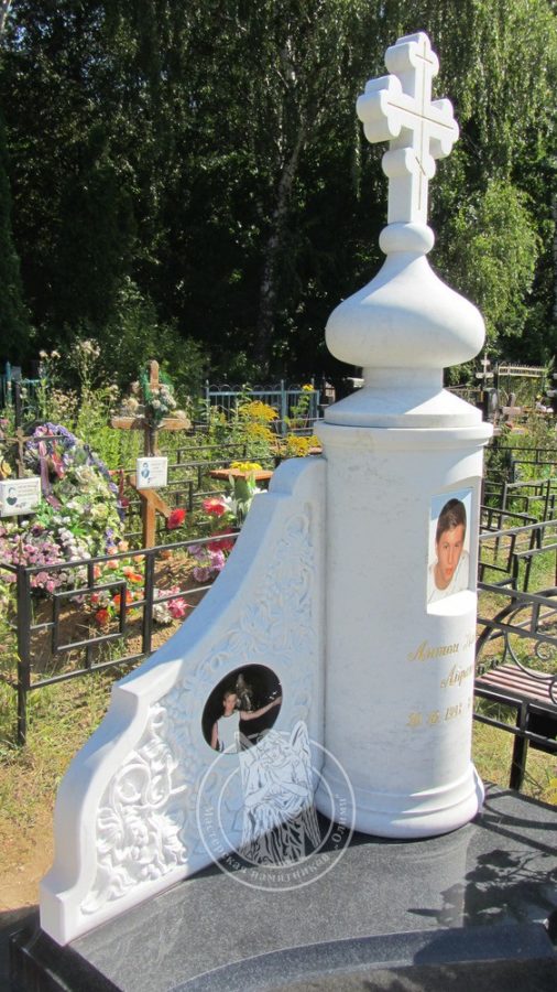 памятник с куполом из мрамора