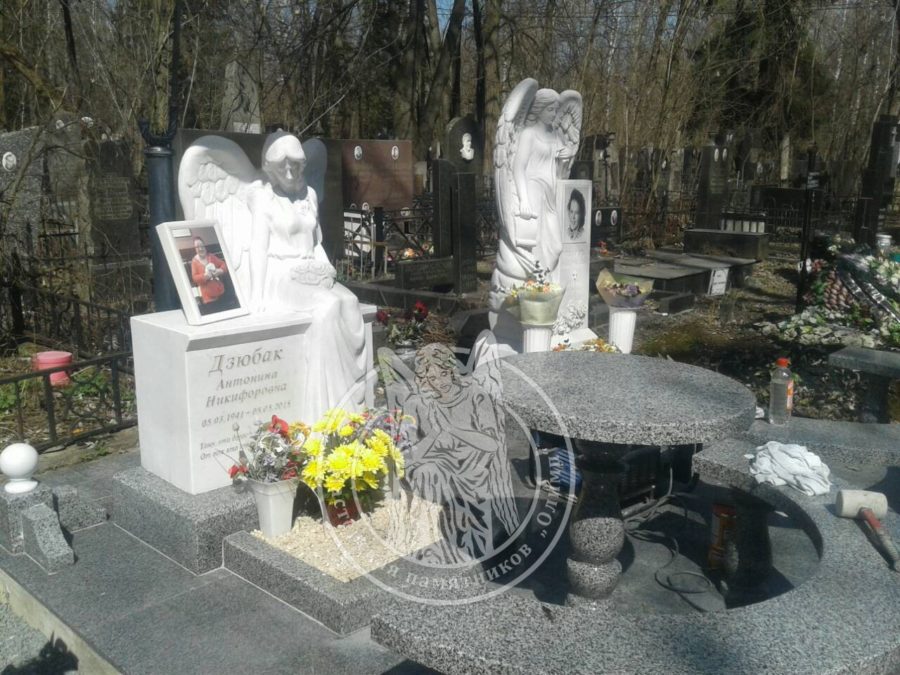 Ангелы из белого мрамора Ангелы из белого мрамора кладбище Берковцы. Киев №50