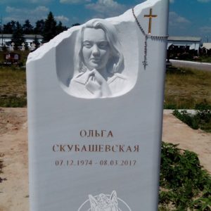 Мраморный памятник с рельефом