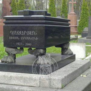 Саркофаг в армянском стиле на могиле